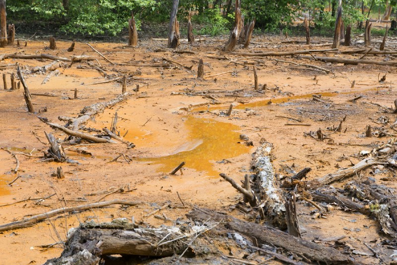Acid Mine Drainage near Oreton, Ohio ©2018 Art Boy Inc., All rights Reserved. Photo by John Sabraw, toxic paint