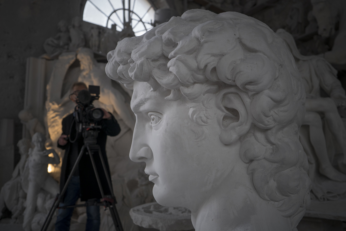 Michelangelo—Filming at Studio Nicoli Carrara © EXHIBITION ON SCREEN