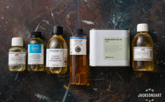 A variety of drying oils for oil painting mediums