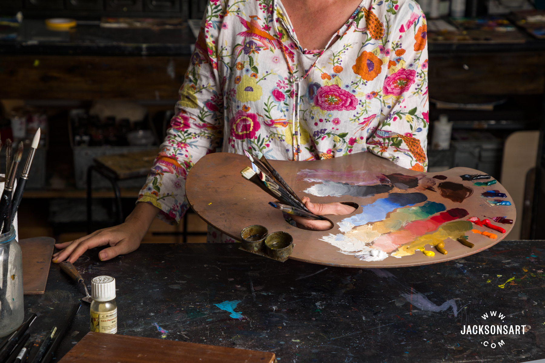 How to hold store a painter's palette