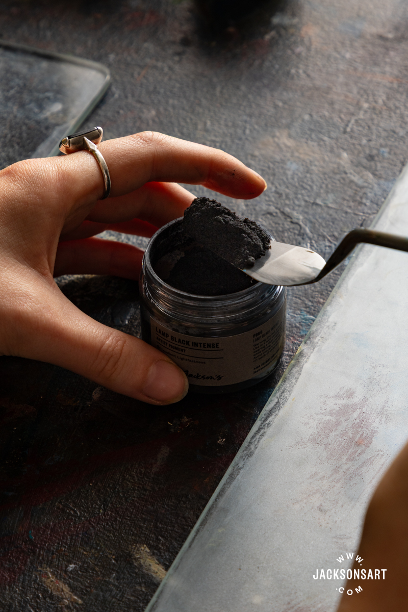 Making oil paint with black pigments