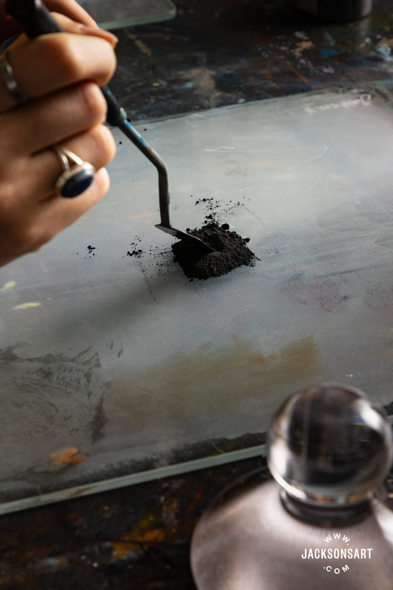 Making oil paint with black pigments