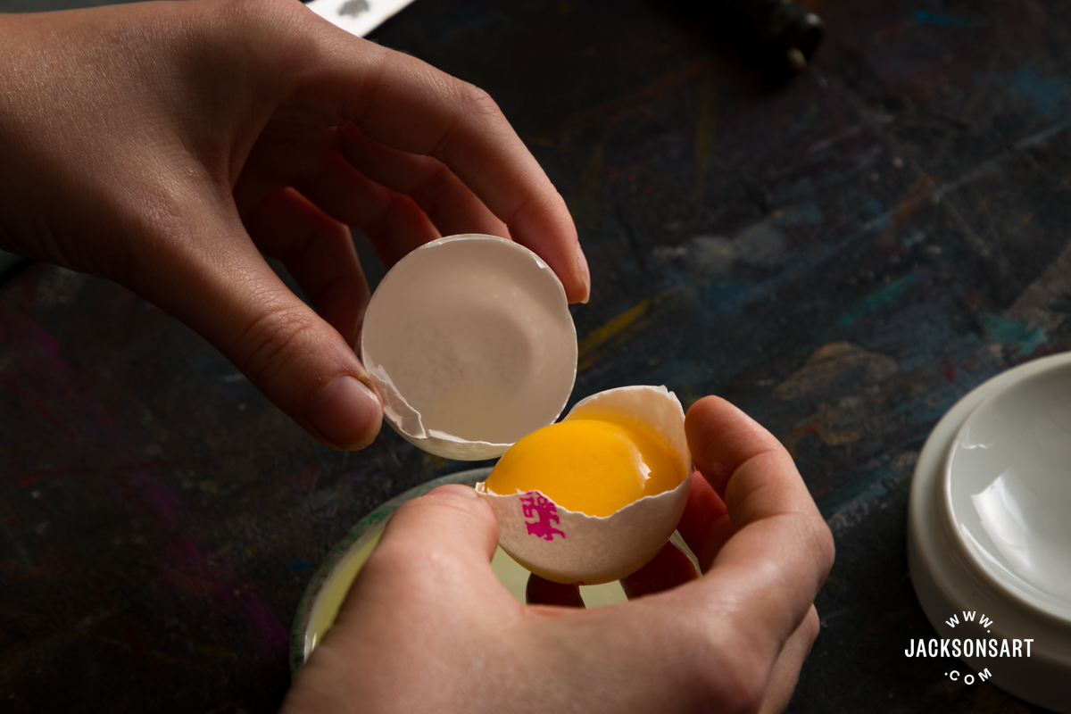 Making egg tempera with pigment powders