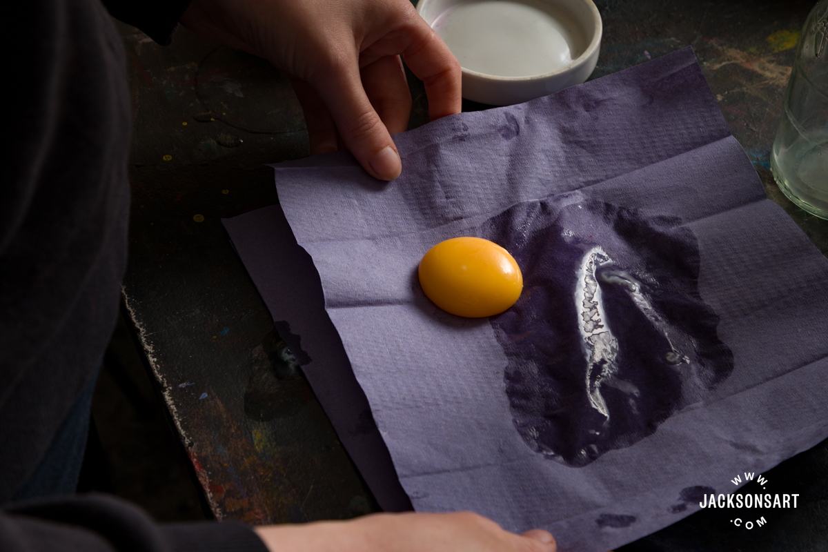 Making egg tempera paint with pigment powders