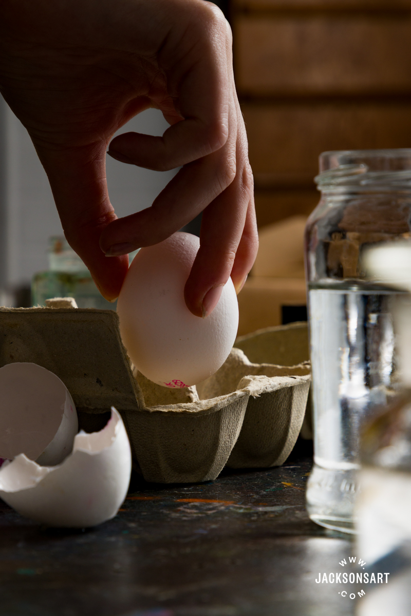 Making egg tempera with pigment powders