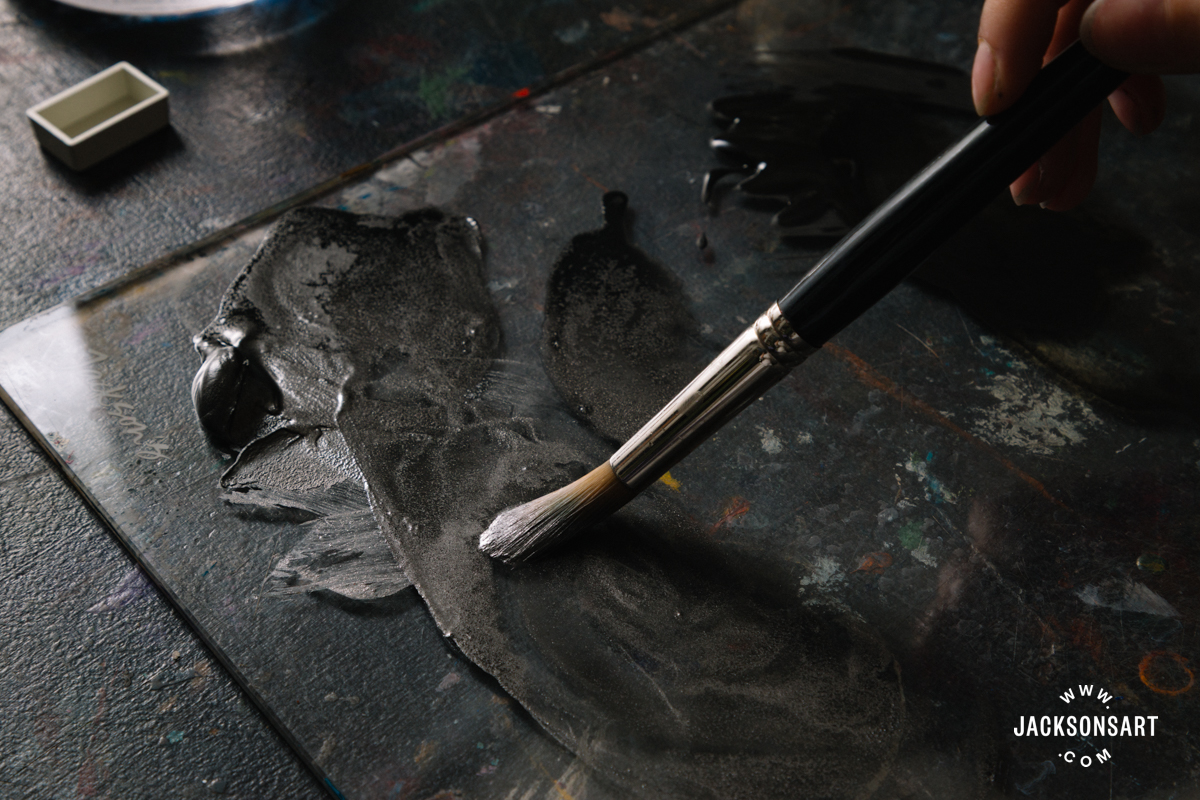 Making watercolour paint with black pigments