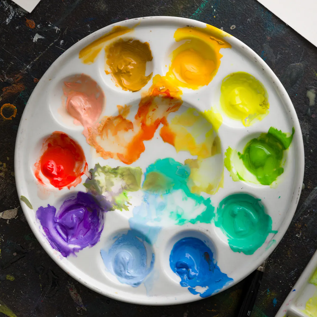 Holbein Artists Gouahce Irodor Spring Selection in a mixing palette