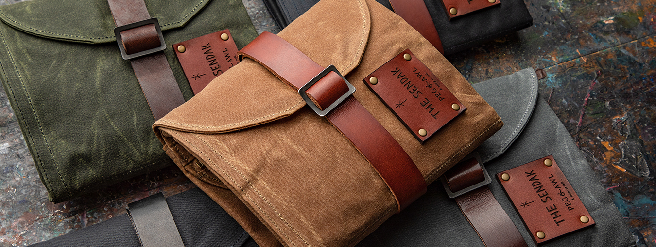 A choice of storage options to keep brushes organised and protected, including zip-up cases, rolls, and rigid boxes.